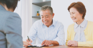 An older couple speaking with a corporate trustee